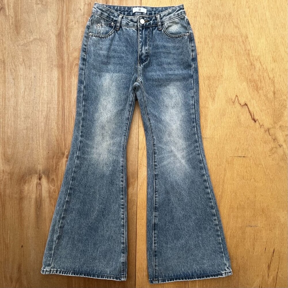 R STYLE FESTIVAL WIDE LEG FLARE JEANS WOMEN’S sz M Mid Rise Medium Wash Denim